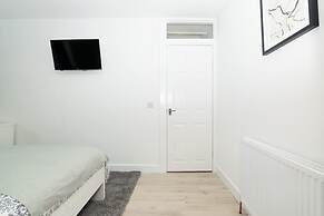 4 Bedrooms-2bath-free Parking