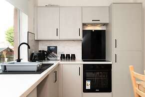 4 Bedrooms-2bath-free Parking