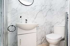 4 Bedrooms-2bath-free Parking