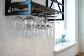 Near Airport - Free Parking