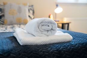 Near Airport - Free Parking