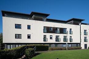 Near Airport - Free Parking