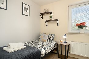 Near Airport - Free Parking