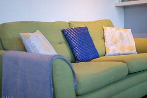 Near Airport - Free Parking