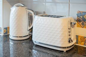 Large-2 Bed House-free Parking