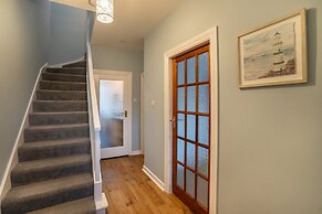 Large-2 Bed House-free Parking