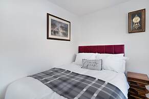 Comfy 3 Bed House - Free Parking