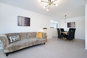 Comfy 3 Bed House - Free Parking