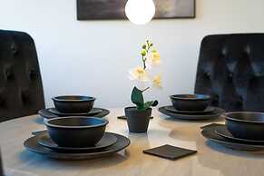 Comfy 3 Bed House - Free Parking