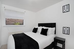 Comfy 3 Bed House - Free Parking