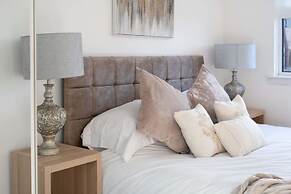 Comfy 3 Bed House - Free Parking
