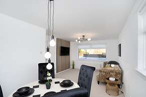 Comfy 3 Bed House - Free Parking