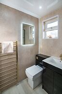 Comfy 3 Bed House - Free Parking