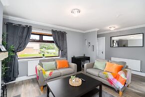 3 Bedroom House - Free Parking