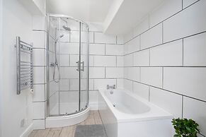2bed-2bath Flat City Centre