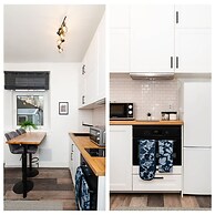 1 Bedroom Apartment-free Parking