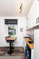 1 Bedroom Apartment-free Parking