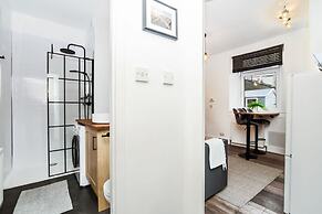 1 Bedroom Apartment-free Parking