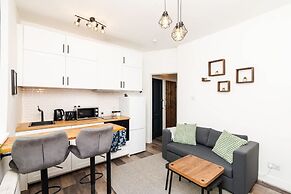 1 Bedroom Apartment-free Parking