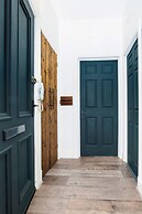 1 Bedroom Apartment-free Parking