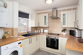 Spacious - 3 Bed - Free Parking