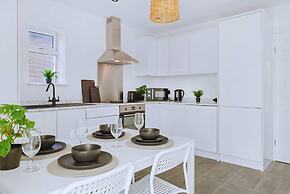 4 Bedrooms - 3 Bathrooms House