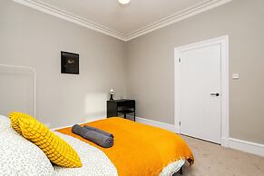 2 Bedroom Flat - Free Parking
