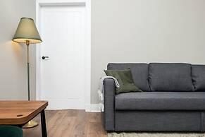 2 Bedroom Flat - Free Parking