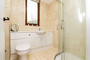 2 Bedroom Flat - Free Parking