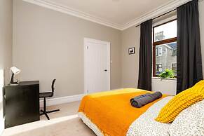 2 Bedroom Flat - Free Parking