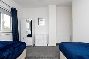 3 Bed House With Driveway