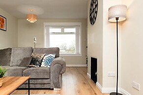3 Bed House With Driveway
