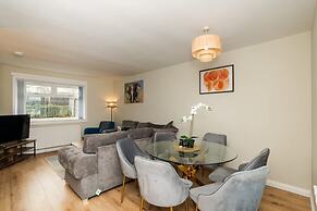 3 Bed House With Driveway
