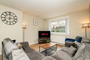 3 Bed House With Driveway