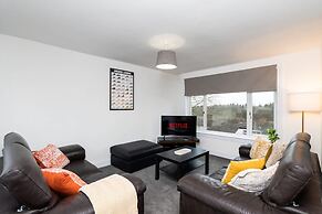 3 Bed House-free Parking-6beds