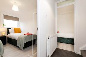 3 Bed House-free Parking-6beds