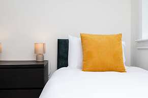 3 Bed House-free Parking-6beds