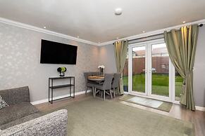 3 Bedroom House-private Parking