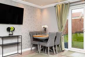 3 Bedroom House-private Parking