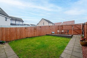 3 Bedroom House-private Parking