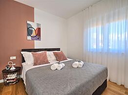 Apartment Aniva - 50 m From the sea