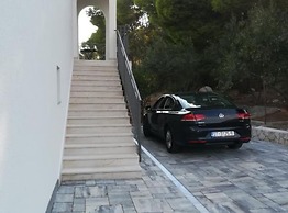 Apartment Aniva - 50 m From the sea