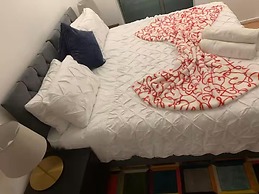 4 Guests - Free Parking - Easy Access to London