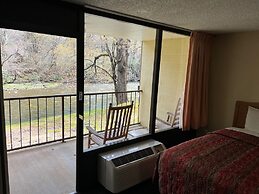 Newfound Lodge on the river