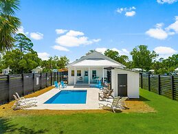 Beach House - 6th Street Retreat by PHG