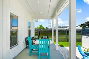 Beach House - 6th Street Retreat by PHG