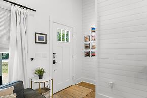 Beach House - 6th Street Retreat by PHG