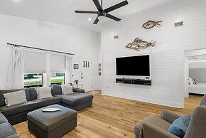 Beach House - 6th Street Retreat by PHG