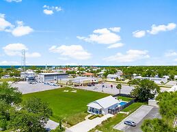 Beach House - 6th Street Retreat by PHG