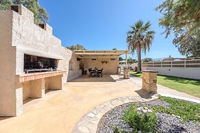 Almirikia Villa